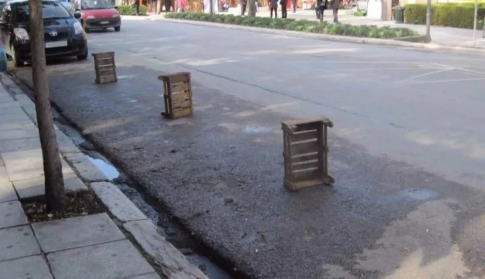 A generic square placeholder image with rounded corners in a figure.