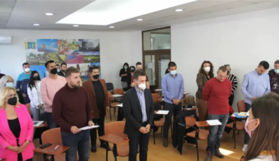 A generic square placeholder image with rounded corners in a figure.