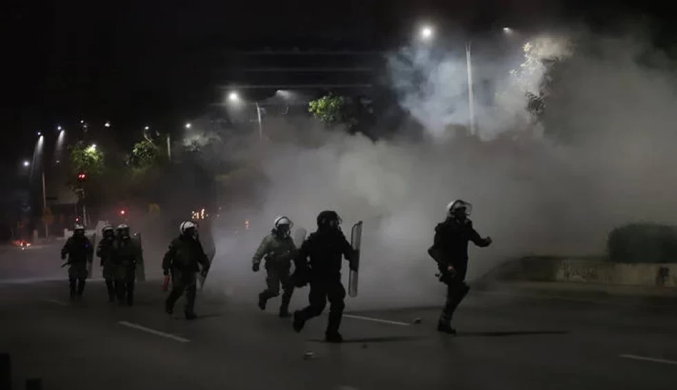 A generic square placeholder image with rounded corners in a figure.