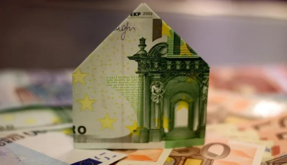 A generic square placeholder image with rounded corners in a figure.