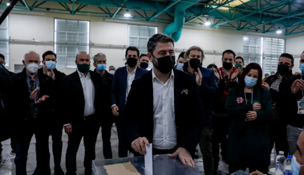 A generic square placeholder image with rounded corners in a figure.