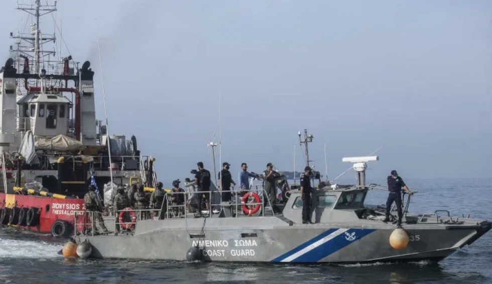 A generic square placeholder image with rounded corners in a figure.