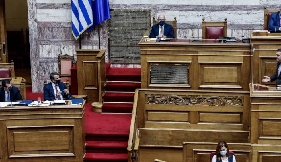 A generic square placeholder image with rounded corners in a figure.