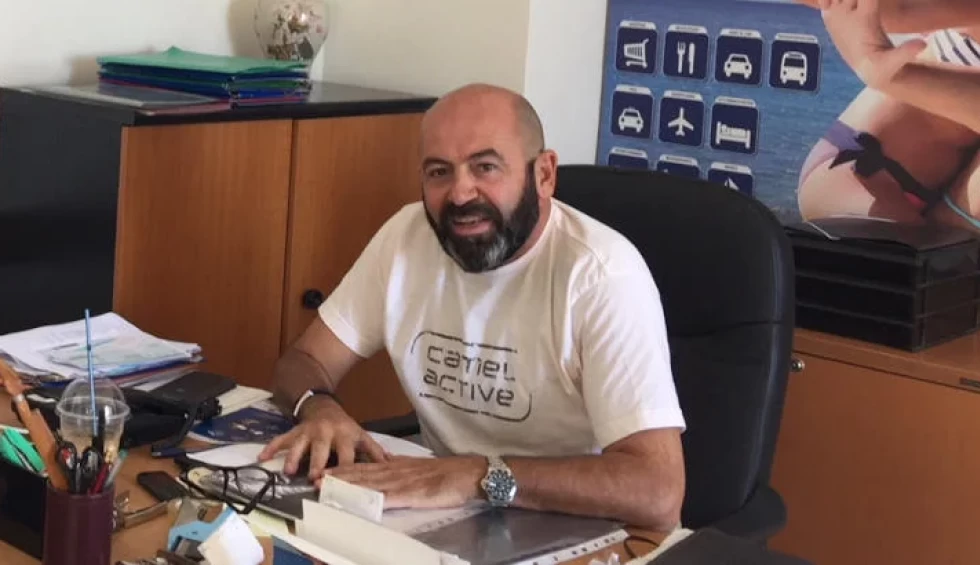 A generic square placeholder image with rounded corners in a figure.