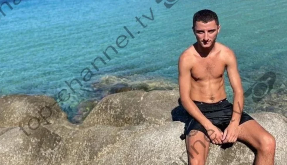 A generic square placeholder image with rounded corners in a figure.