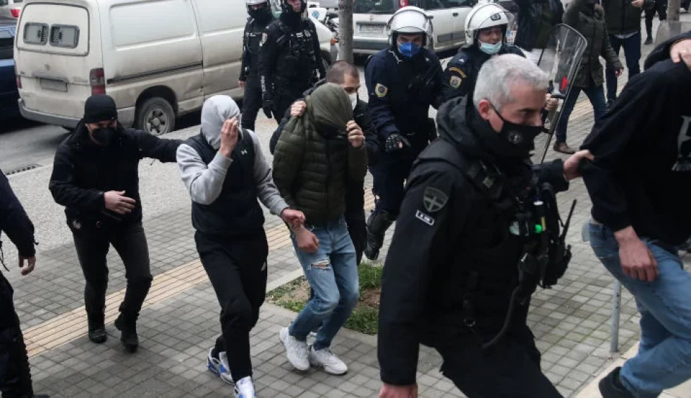 A generic square placeholder image with rounded corners in a figure.