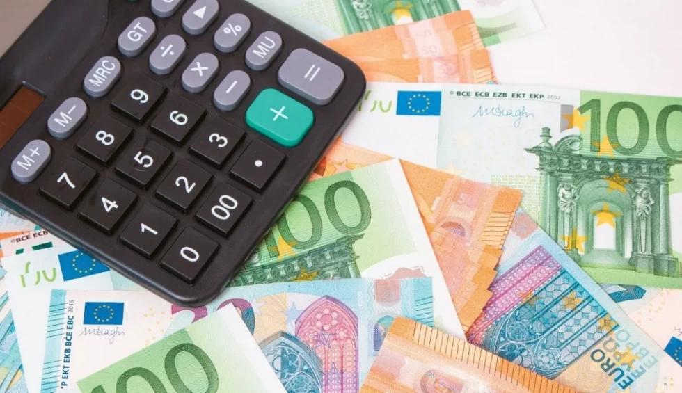 A generic square placeholder image with rounded corners in a figure.