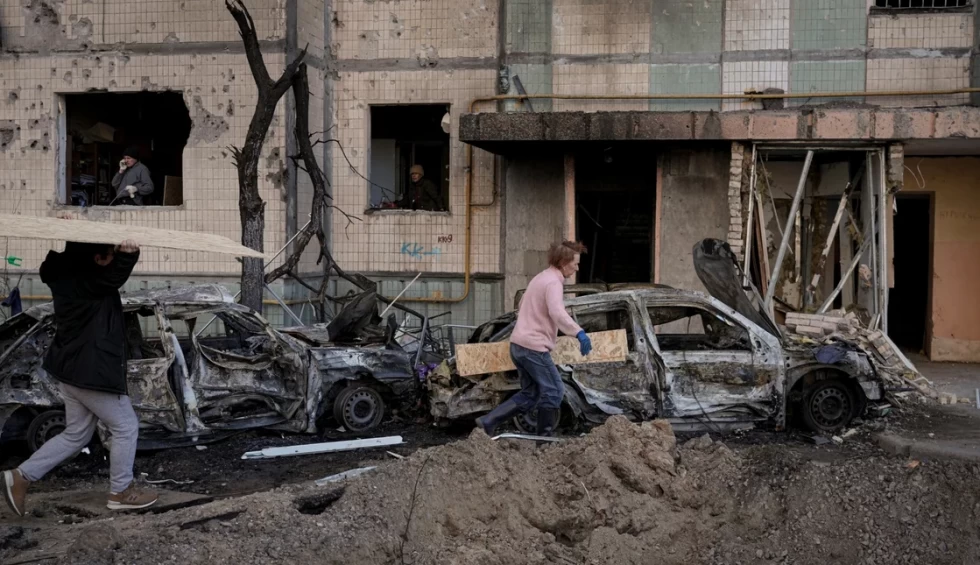 A generic square placeholder image with rounded corners in a figure.