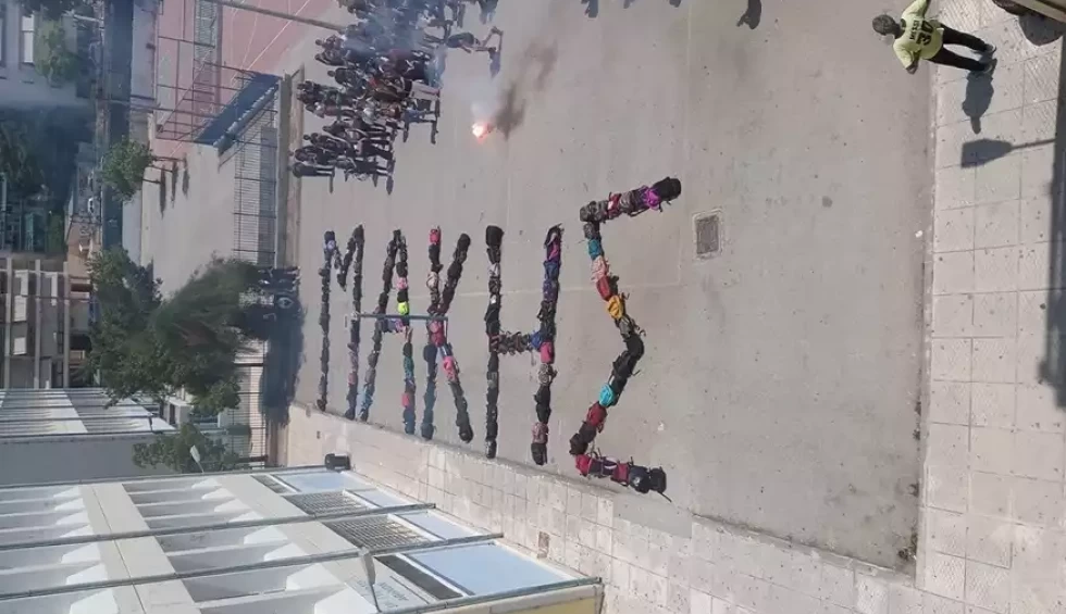 A generic square placeholder image with rounded corners in a figure.