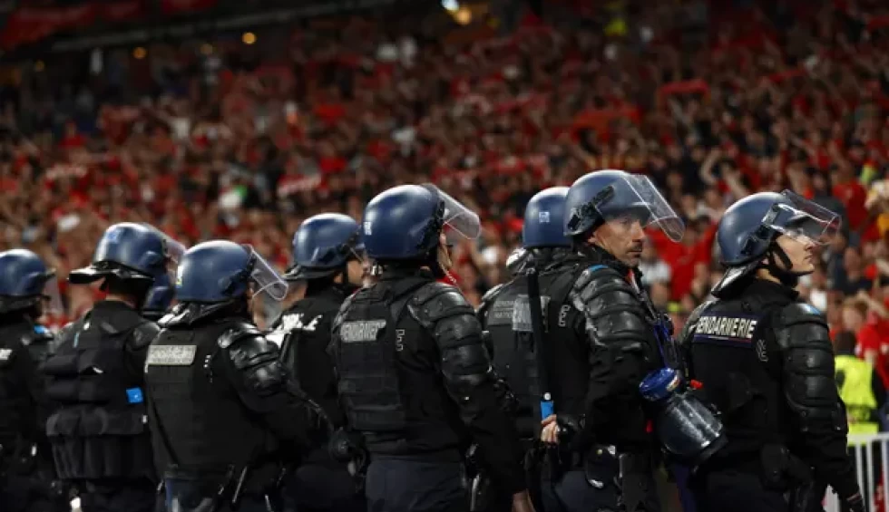 A generic square placeholder image with rounded corners in a figure.