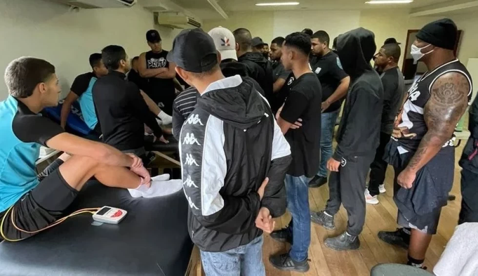 A generic square placeholder image with rounded corners in a figure.