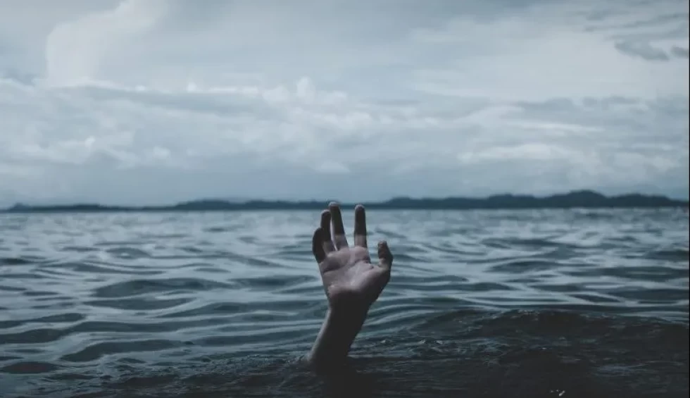 A generic square placeholder image with rounded corners in a figure.