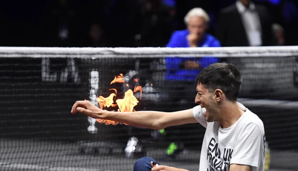 A generic square placeholder image with rounded corners in a figure.