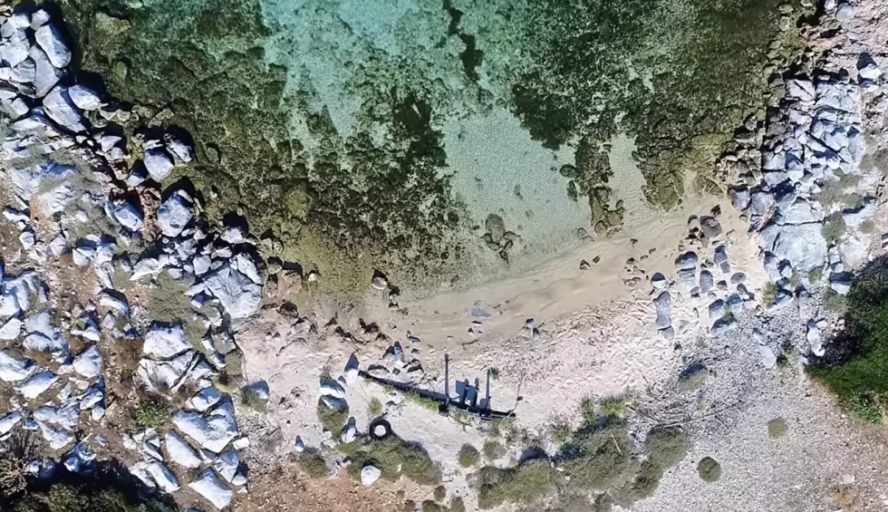 A generic square placeholder image with rounded corners in a figure.