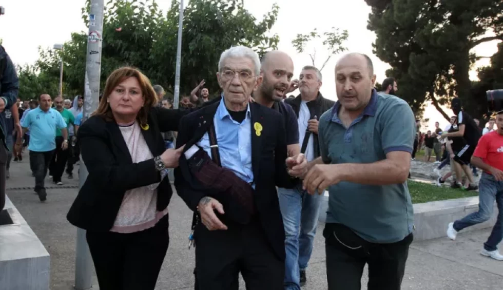 A generic square placeholder image with rounded corners in a figure.