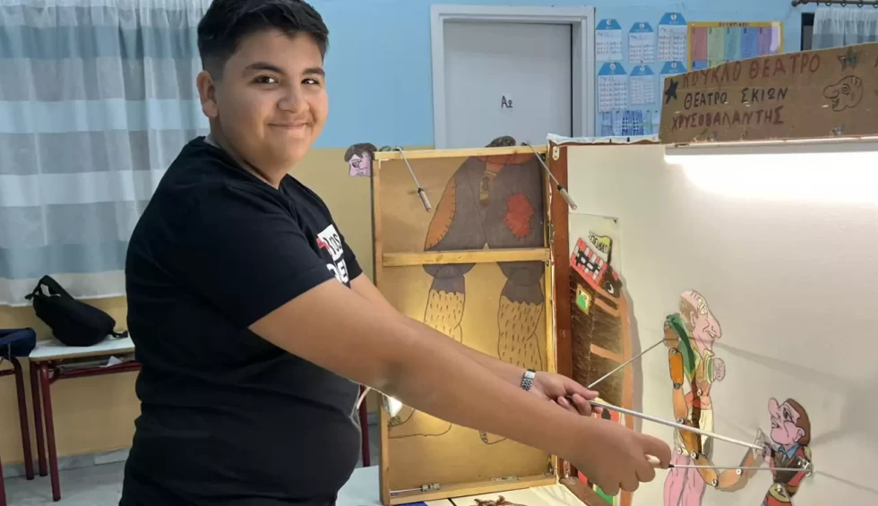 A generic square placeholder image with rounded corners in a figure.