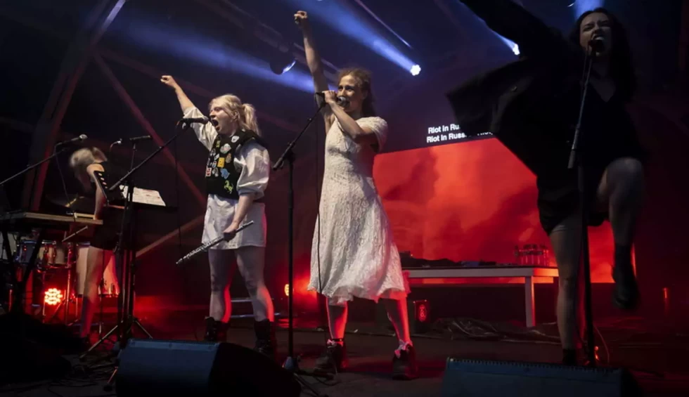 A generic square placeholder image with rounded corners in a figure.