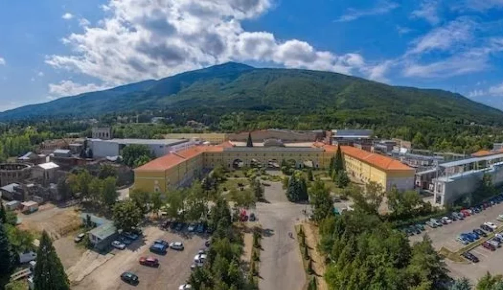 A generic square placeholder image with rounded corners in a figure.