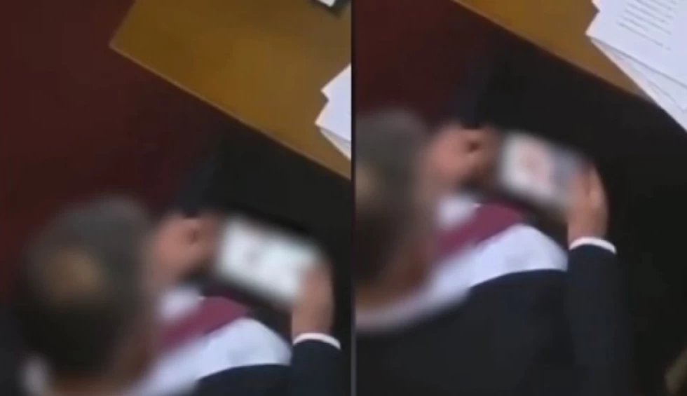 A generic square placeholder image with rounded corners in a figure.