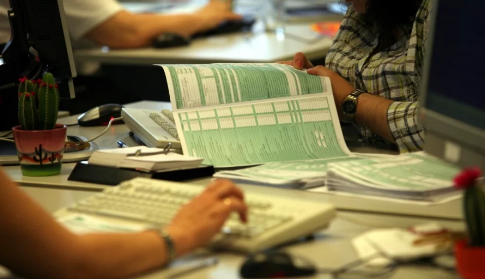 A generic square placeholder image with rounded corners in a figure.