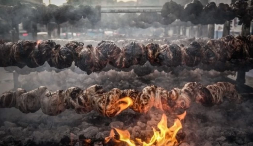 A generic square placeholder image with rounded corners in a figure.