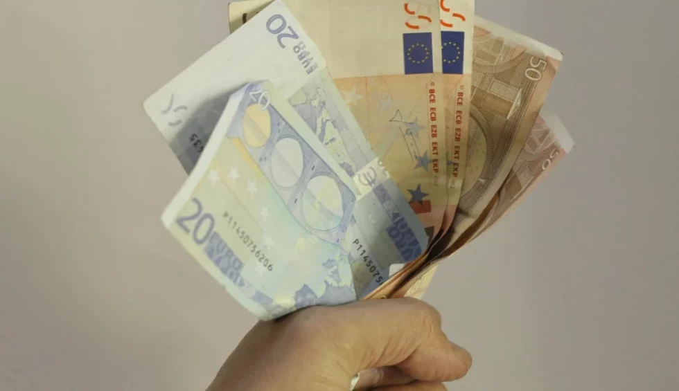 A generic square placeholder image with rounded corners in a figure.