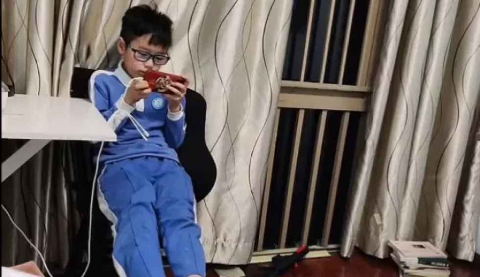 A generic square placeholder image with rounded corners in a figure.