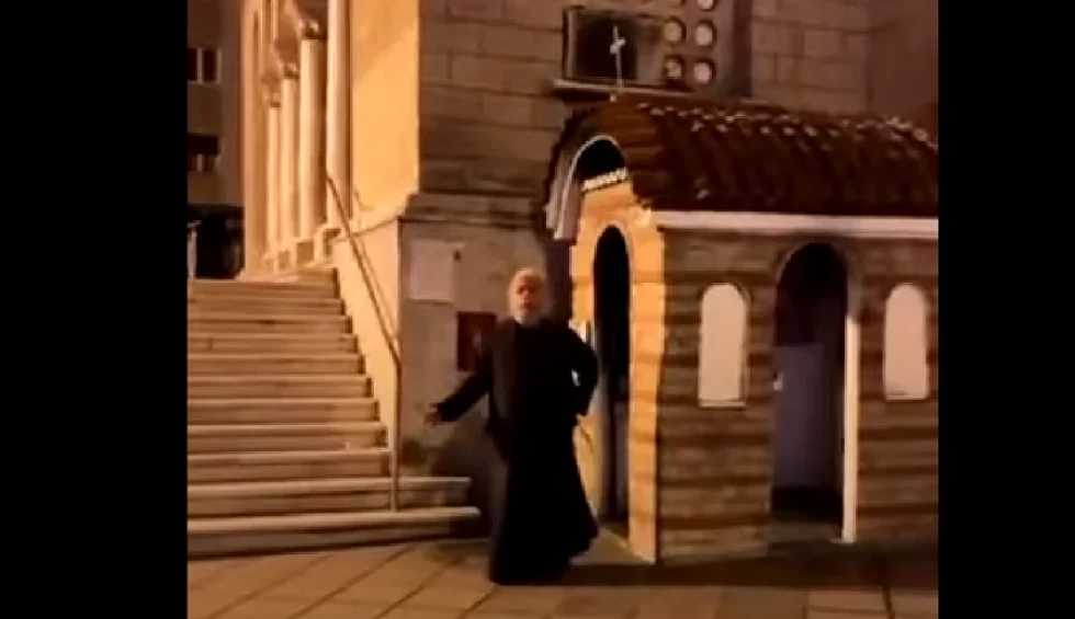 A generic square placeholder image with rounded corners in a figure.