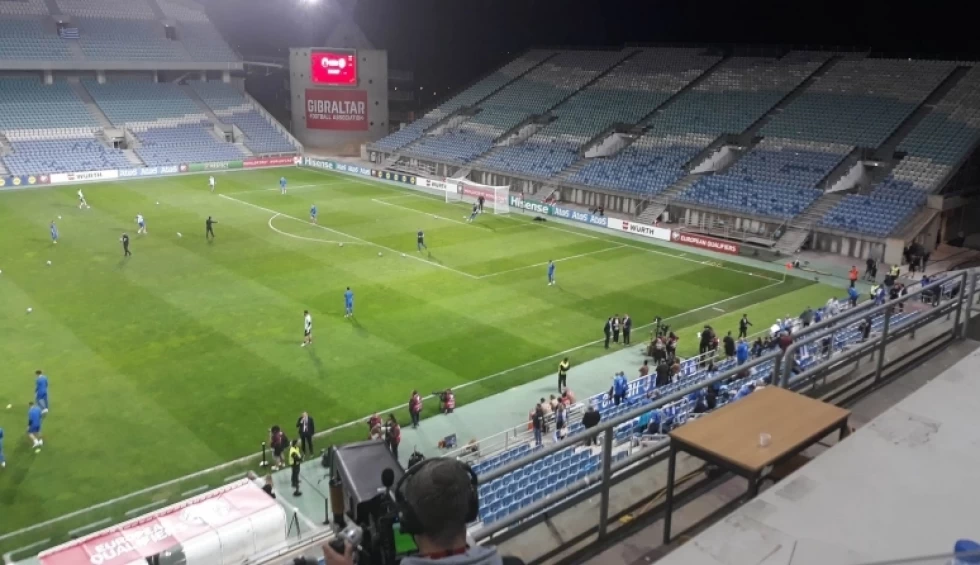 A generic square placeholder image with rounded corners in a figure.