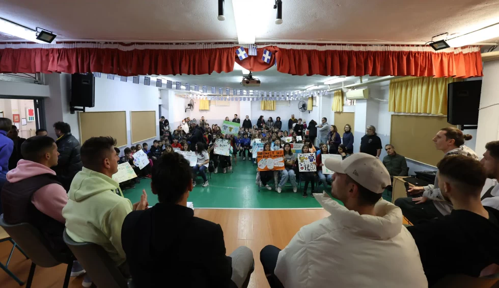 A generic square placeholder image with rounded corners in a figure.