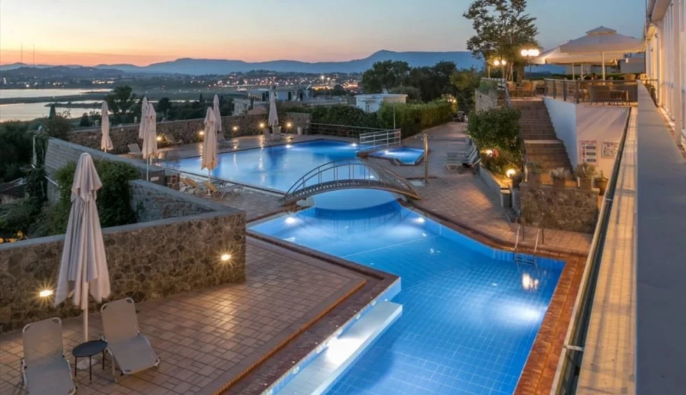 A generic square placeholder image with rounded corners in a figure.