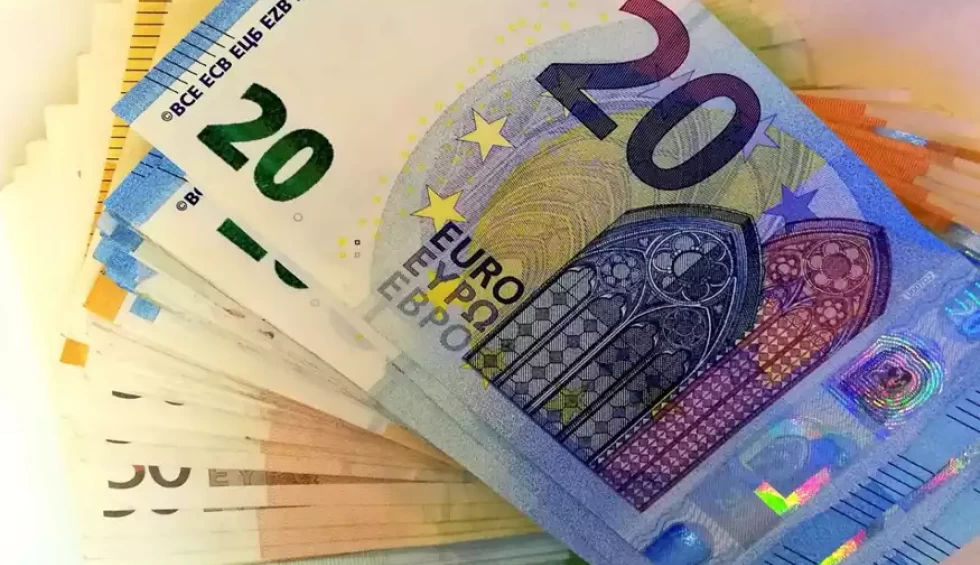 A generic square placeholder image with rounded corners in a figure.