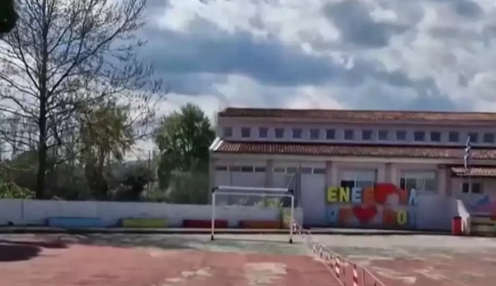 A generic square placeholder image with rounded corners in a figure.