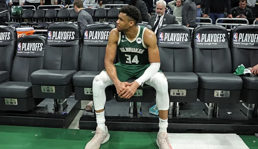 A generic square placeholder image with rounded corners in a figure.