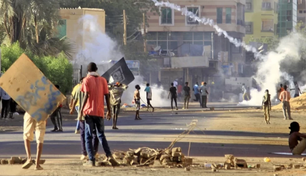 A generic square placeholder image with rounded corners in a figure.