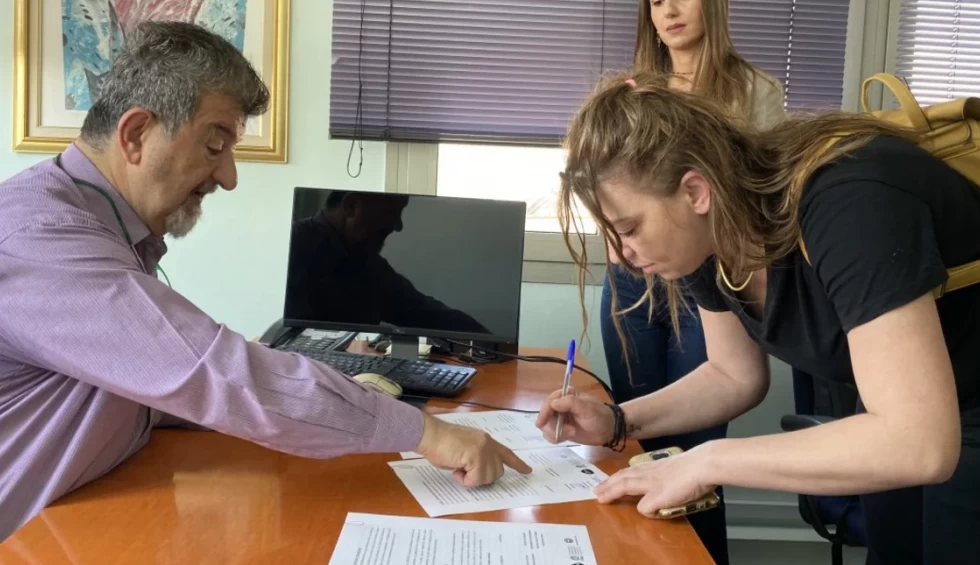 A generic square placeholder image with rounded corners in a figure.