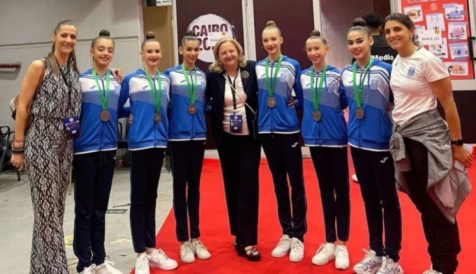 A generic square placeholder image with rounded corners in a figure.