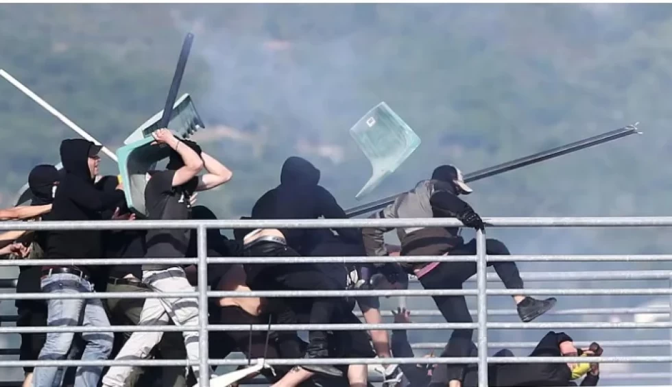 A generic square placeholder image with rounded corners in a figure.