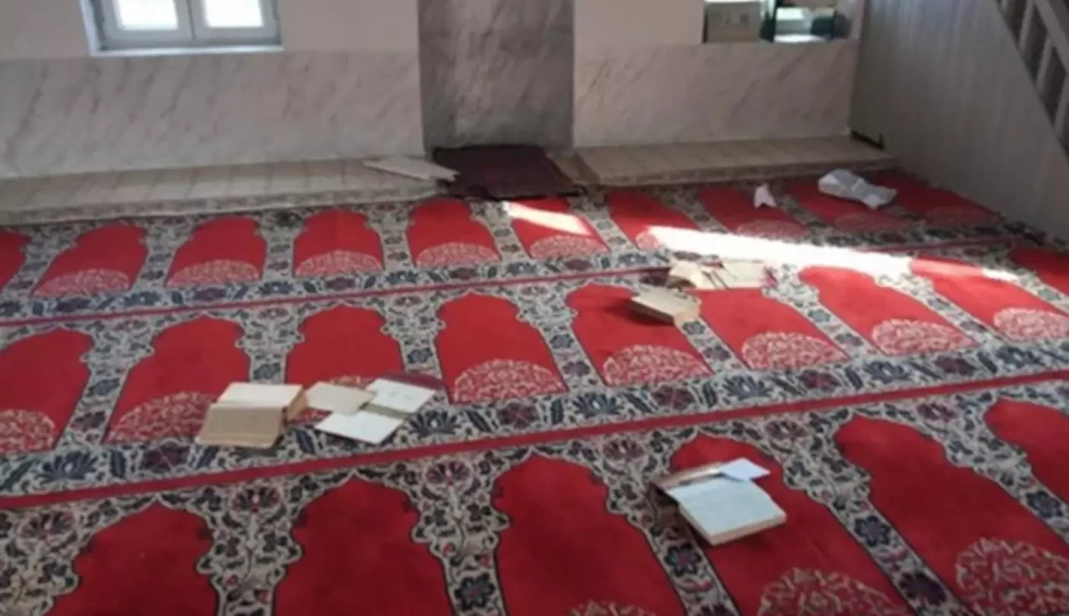 A generic square placeholder image with rounded corners in a figure.