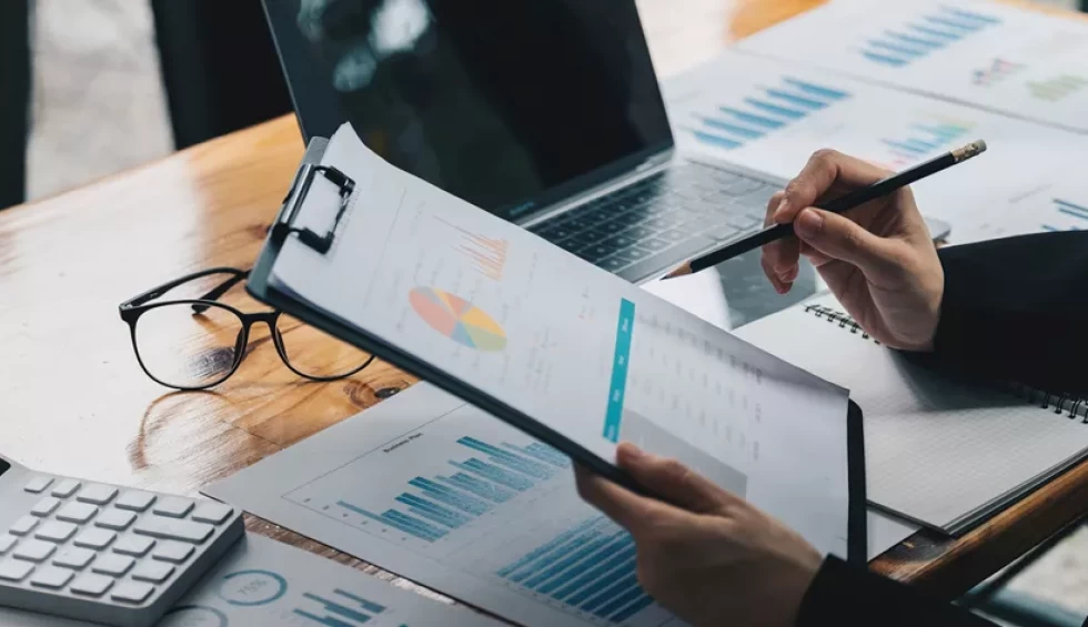 A generic square placeholder image with rounded corners in a figure.