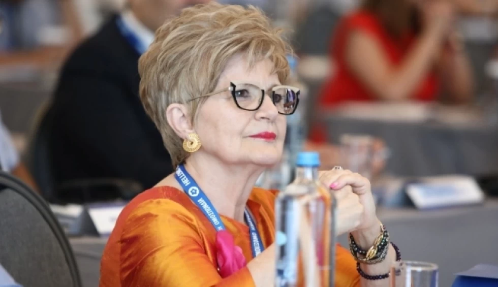 A generic square placeholder image with rounded corners in a figure.