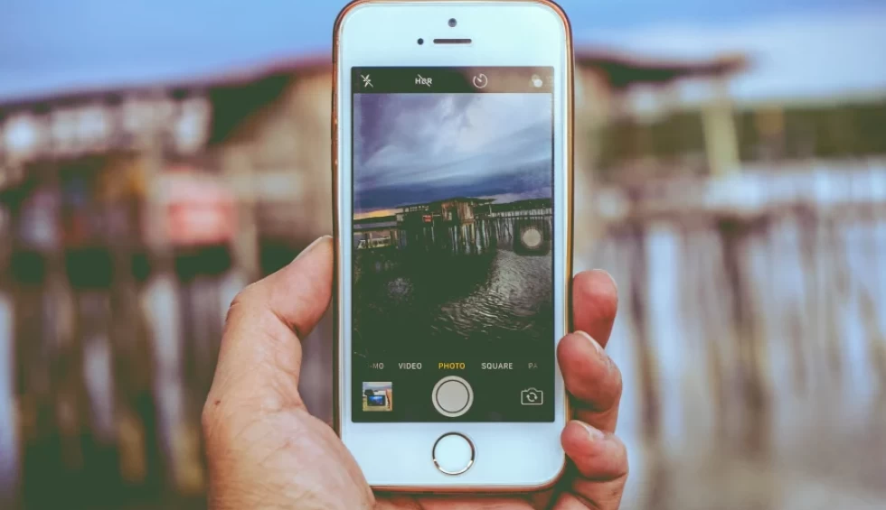 A generic square placeholder image with rounded corners in a figure.