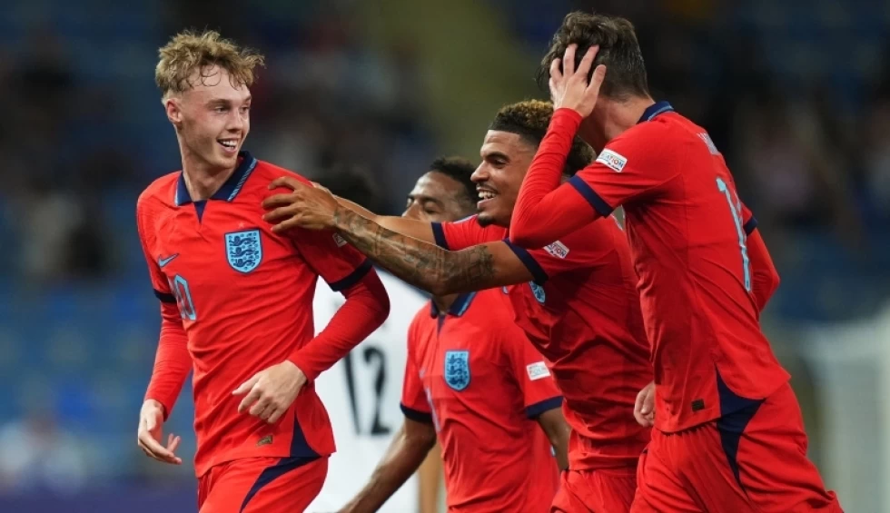 A generic square placeholder image with rounded corners in a figure.