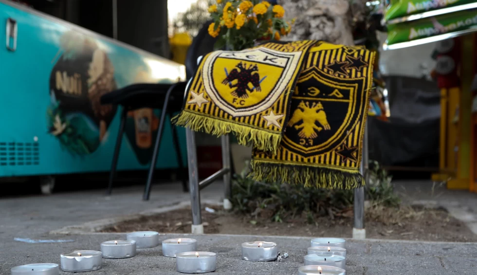 A generic square placeholder image with rounded corners in a figure.