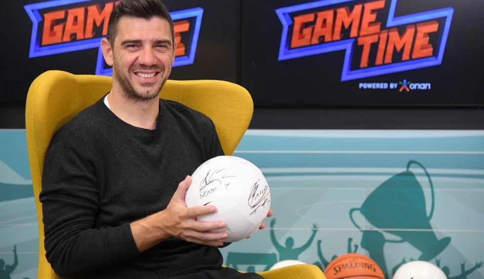 A generic square placeholder image with rounded corners in a figure.