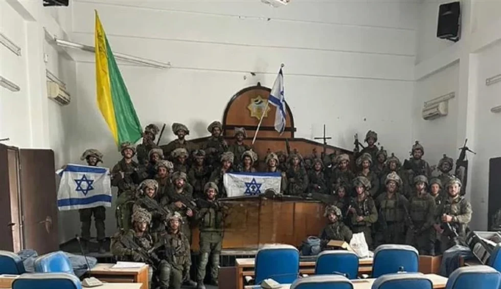 A generic square placeholder image with rounded corners in a figure.