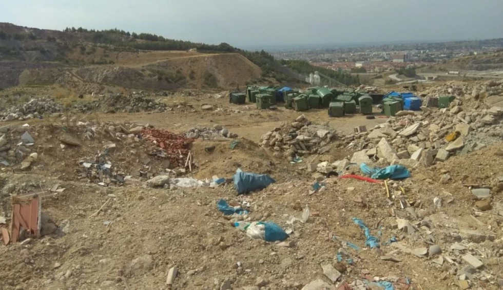 A generic square placeholder image with rounded corners in a figure.