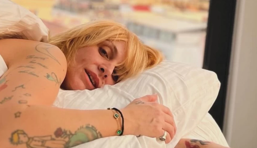 A generic square placeholder image with rounded corners in a figure.