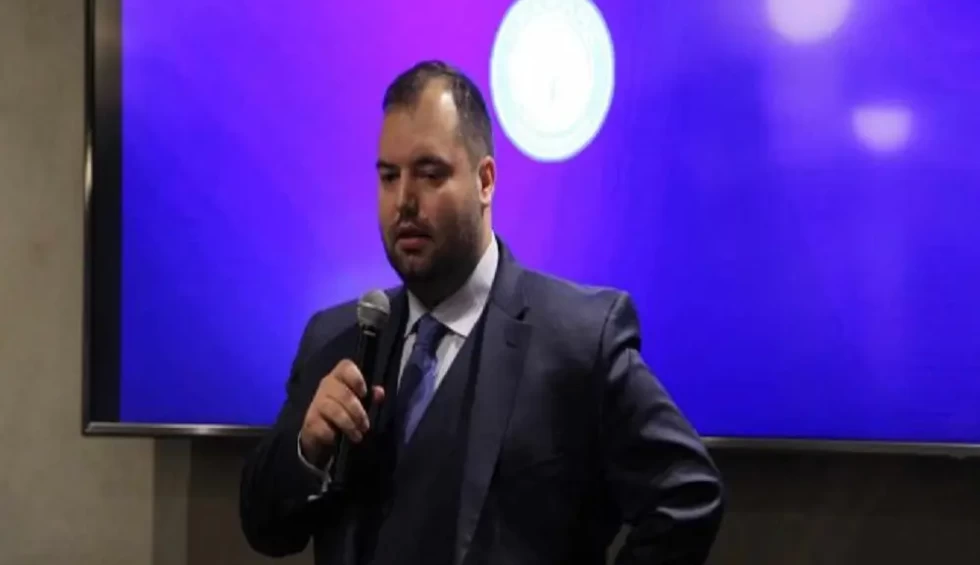 A generic square placeholder image with rounded corners in a figure.