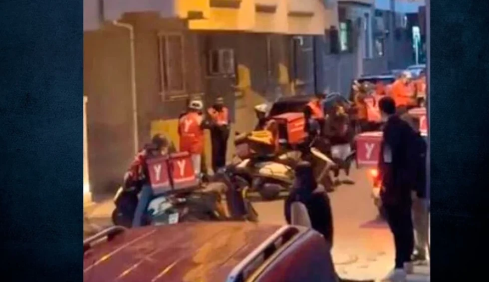 A generic square placeholder image with rounded corners in a figure.